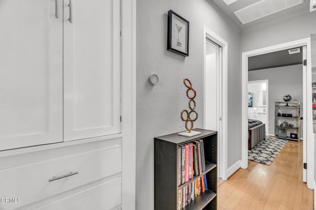 1455 E California Avenue, Glendale CA: https://media.crmls.org/mediaz/24d8ebc4-8811-4e2c-b758-ead0a1b3e9ad.jpg