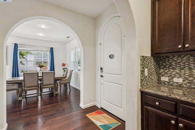 5010 Barrenstar Way, San Ramon CA: https://media.crmls.org/mediaz/24d91cca-1835-4edf-b594-0e72d43fac3e.jpg