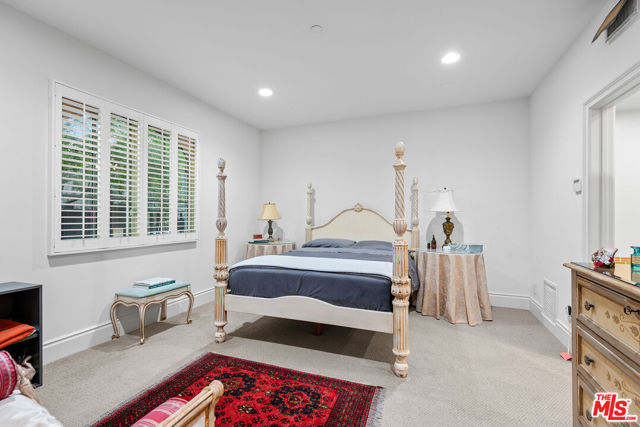 1619 Artesia Boulevard, Manhattan Beach CA: https://media.crmls.org/mediaz/24d927ce-9596-4aa6-89e0-0e2c962c486e.jpg