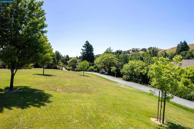 315 Glasgow Circle, Danville CA: https://media.crmls.org/mediaz/24d9a7b1-e2f4-4c4b-8845-fd03c5a0bfc1.jpg