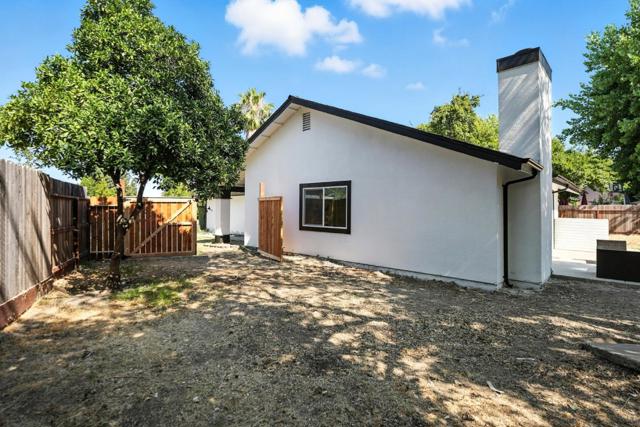 1190 Rio Norte Way, Sacramento CA: https://media.crmls.org/mediaz/24d9cce8-7fab-47fb-a291-59e6481d3fbc.jpg