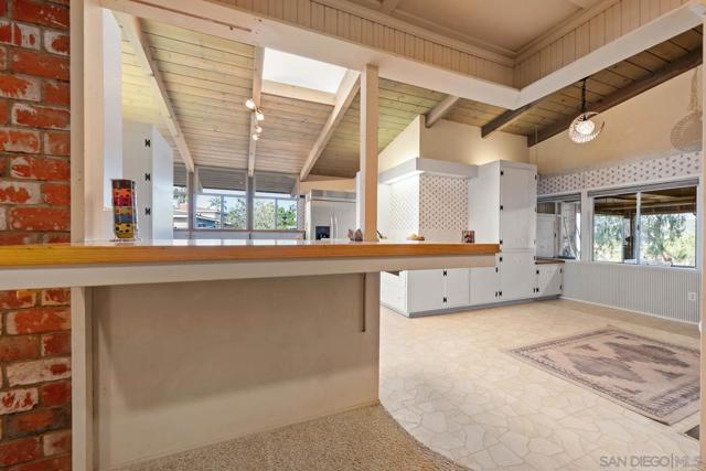 2231 Oak Hill Dr, Escondido CA: https://media.crmls.org/mediaz/24daa80c-57fb-4b87-92e5-a02c34f77fc0.jpg