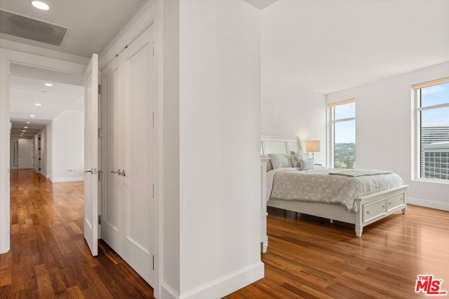 1 W Century Drive, Los Angeles CA: https://media.crmls.org/mediaz/24dac396-4706-46fd-9a69-0bc6cd1bd5cb.jpg