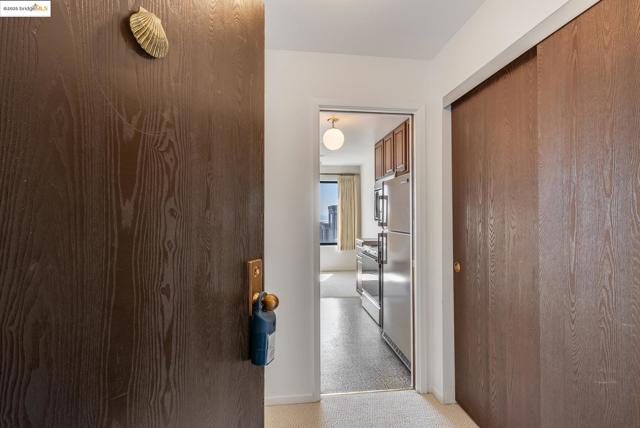 5177 Diamond Heights BLVD, San Francisco CA: https://media.crmls.org/mediaz/24dac3c6-2fd0-4978-9021-90288e0e8c4a.jpg