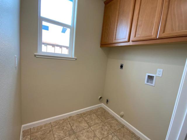 789 Aurora Way, King City CA: https://media.crmls.org/mediaz/24db1e7c-d2fa-4009-87a3-525f27f927b9.jpg