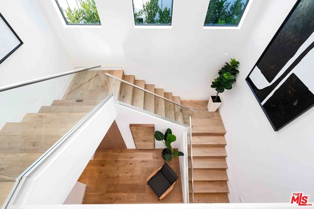 832 N Sierra Bonita Avenue, Los Angeles CA: https://media.crmls.org/mediaz/24db909f-4b65-400f-822f-d73b77e38081.jpg
