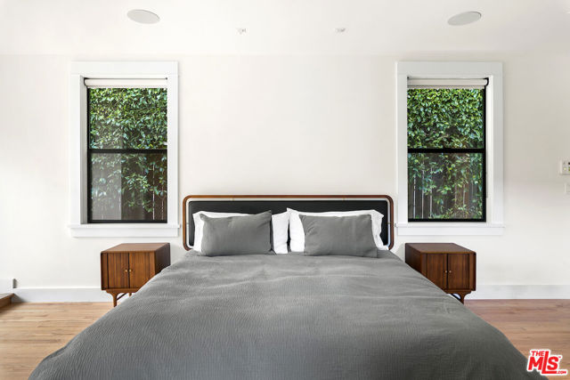 5319 West Boulevard, Los Angeles CA: https://media.crmls.org/mediaz/24dc0e6a-0c80-490f-afac-8428ef612730.jpg