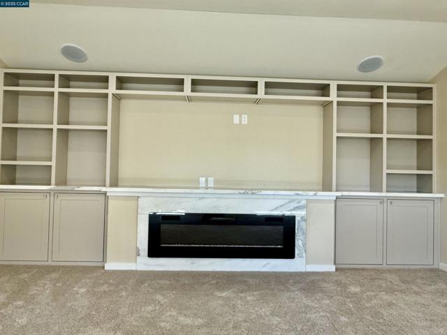 148 Lancaster Way, Vallejo CA: https://media.crmls.org/mediaz/24dc2000-bb26-4e4d-9bff-4bff8a00674d.jpg