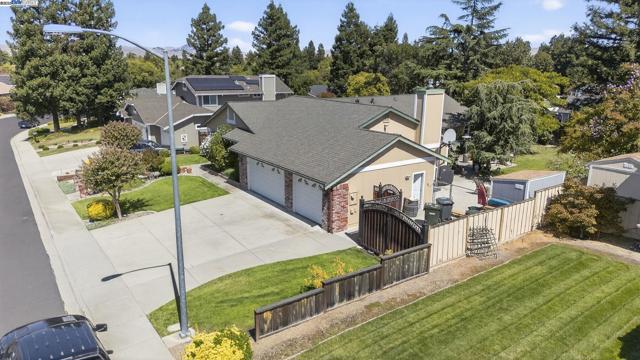 368 Beverly St, Livermore CA: https://media.crmls.org/mediaz/24dcde0f-bd8a-4ca8-9d8b-63dd22c38fce.jpg