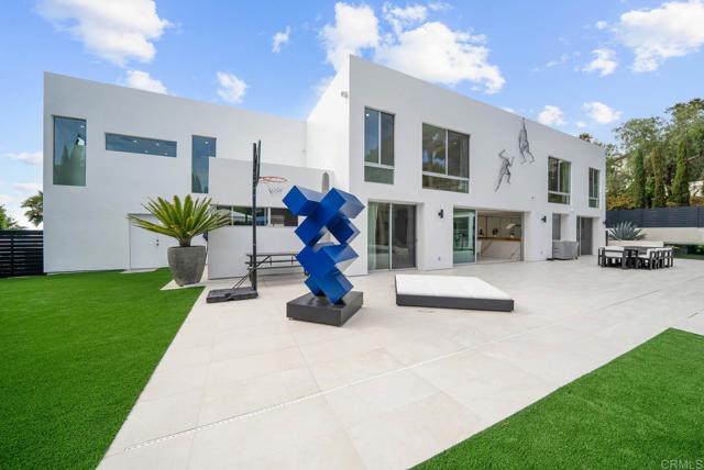 Detail Gallery Image 8 of 50 For 7713 Esterel Dr, La Jolla,  CA 92037 - 5 Beds | 5/1 Baths