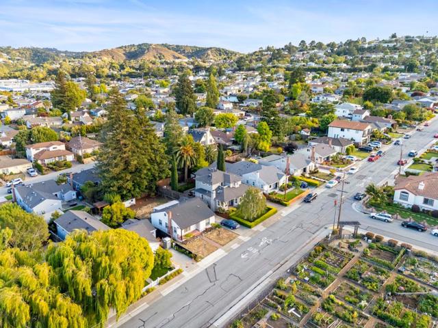 643 28th Avenue, San Mateo CA: https://media.crmls.org/mediaz/24de042a-54fd-43c3-b808-9486b4f7f04a.jpg
