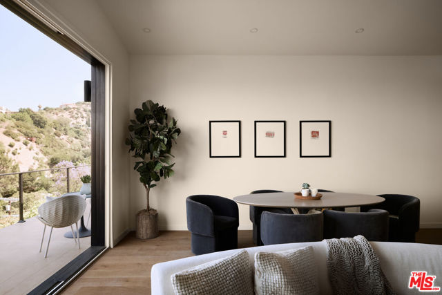 3916 Glenridge Drive, Sherman Oaks CA: https://media.crmls.org/mediaz/24de729e-4865-41a7-b0ad-eb35af74d2f5.jpg