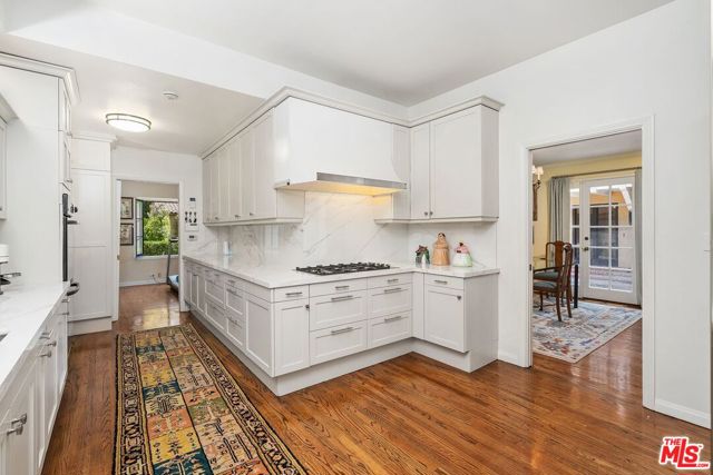 434 S Muirfield Road, Los Angeles CA: https://media.crmls.org/mediaz/24de732f-26bc-4ffb-a1fd-abd335e3814b.jpg