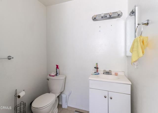 1859 Kentucky Street, Bakersfield CA: https://media.crmls.org/mediaz/24df7848-b1d6-45ef-b349-262846eec388.jpg