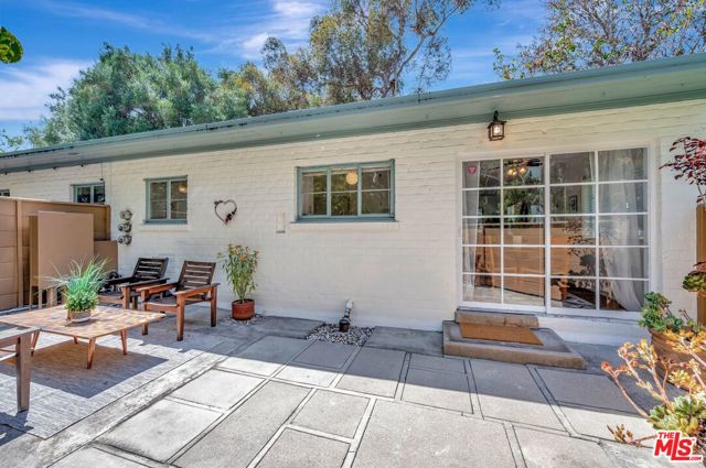 5513 Village, Los Angeles CA: https://media.crmls.org/mediaz/24df854b-321b-4fb4-8f87-d8a3c6ef33ee.jpg