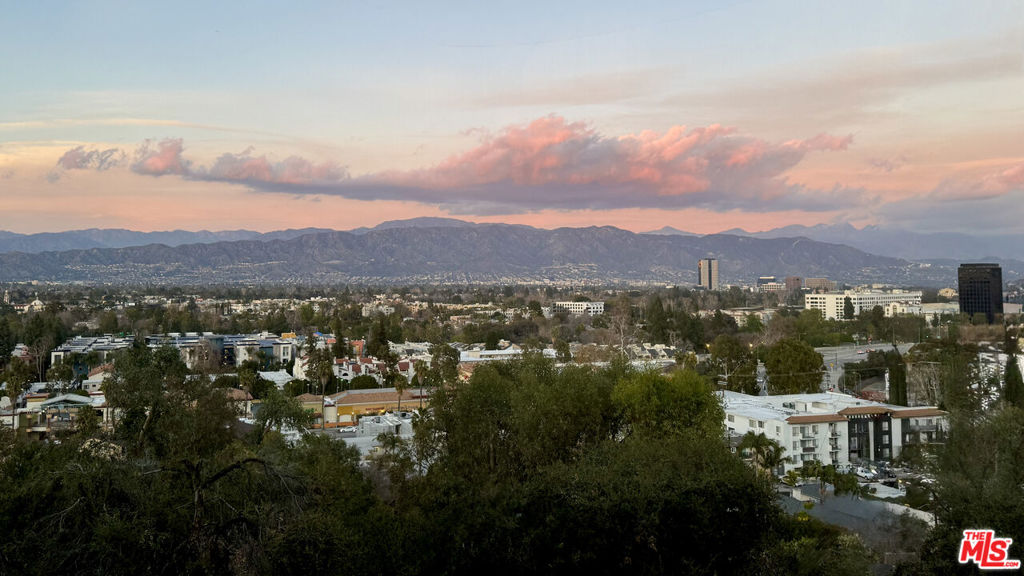 https://media.crmls.org/mediaz/24dfd221-cbbd-449c-aaea-a23ff8f6cd29.jpg?preset=X-Large