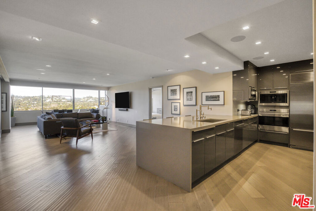 865 Comstock Avenue #16F