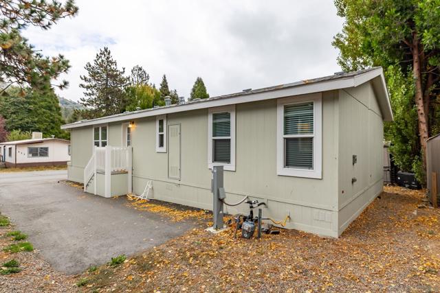 22899 Byron Rd, Crestline CA: https://media.crmls.org/mediaz/24e08c16-6a91-4883-9afd-3924656ddc04.jpg