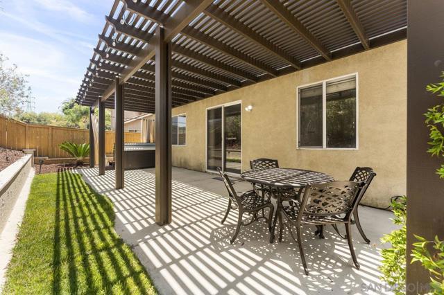 1055 Forest Hill Pl, Chula Vista CA: https://media.crmls.org/mediaz/24e0d001-0225-498f-80ff-a894293b6292.jpg