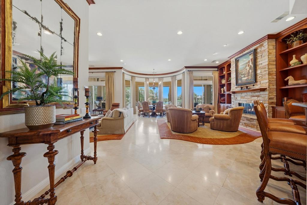 https://media.crmls.org/mediaz/24e12607-740a-44dd-9741-661c93f69d1e.jpg?preset=X-Large