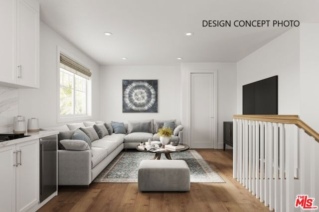 618 10th Street, Santa Monica CA: https://media.crmls.org/mediaz/24e146ac-05c5-460a-b6a4-bde8b2099b54.jpg