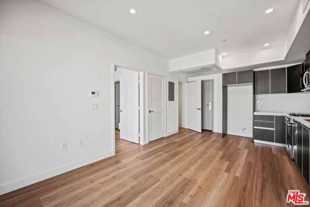 3657 Motor, Los Angeles CA: https://media.crmls.org/mediaz/24e1937f-b491-4ee4-9569-f8b1ec255969.jpg
