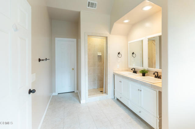 385 Spruce Drive, Lake Arrowhead CA: https://media.crmls.org/mediaz/24e1ab39-5dcb-49a3-b08e-b5946c8d8786.jpg