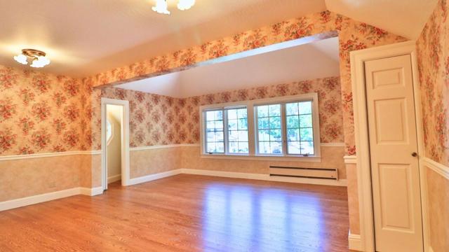200 Iris Way, Palo Alto CA: https://media.crmls.org/mediaz/24e1ea9c-6e0a-4139-a7a7-a92622d7d711.jpg