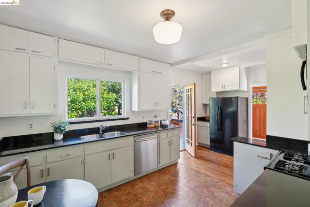 Image 11 of 29 For 2520 Mcgee Ave