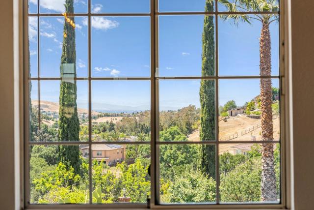6261 Running Springs Road, San Jose CA: https://media.crmls.org/mediaz/24e225be-6d00-47b8-af80-0bfe6102a2e2.jpg