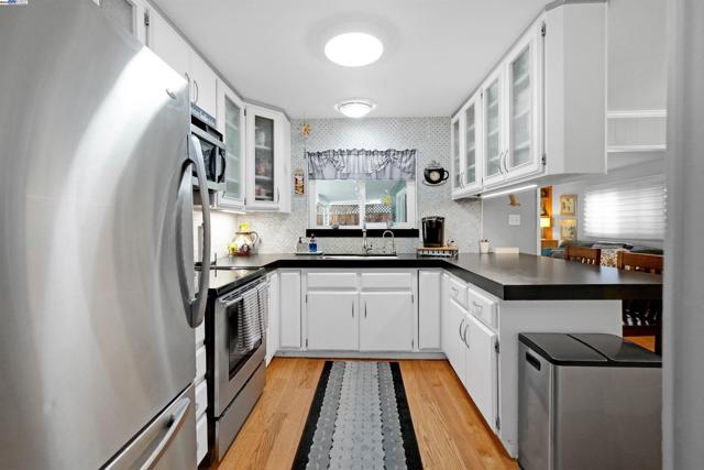 2472 Bradford Ave, Hayward CA: https://media.crmls.org/mediaz/24e22f40-58e4-48fb-b890-10f339a5b200.jpg