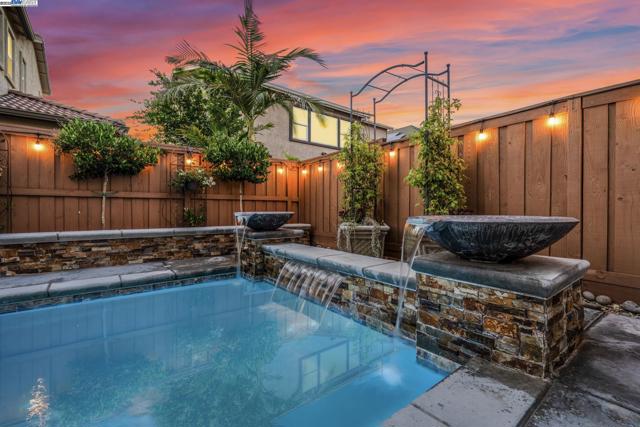 2305 Augusta Ave, Tracy CA: https://media.crmls.org/mediaz/24e29f9b-5fae-4bb9-9e30-29c6850940e9.jpg