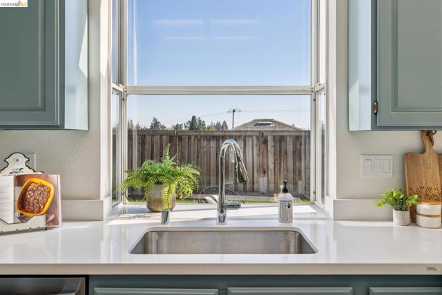 2004 Fries Ct, Martinez CA: https://media.crmls.org/mediaz/24e2c425-cded-453a-99de-c633310e6dfc.jpg