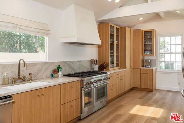 13035 Rose Avenue, Los Angeles CA: https://media.crmls.org/mediaz/24e2d9f7-ed42-4e8e-b5de-de52349255c0.jpg