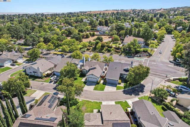 974 Clinton Pl, Pleasanton CA: https://media.crmls.org/mediaz/24e2e41d-1128-429b-b24f-91af766297d6.jpg
