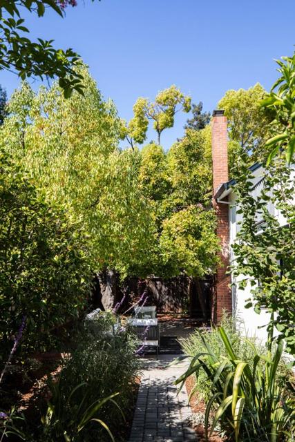 1494 Kings Lane, Palo Alto CA: https://media.crmls.org/mediaz/24e309e6-df85-4177-97ca-7ad97f460203.jpg