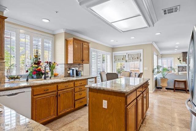 2561 Upper Bay Drive, Oxnard CA: https://media.crmls.org/mediaz/24e31435-112b-4d0a-8adb-21a9357dc0be.jpg