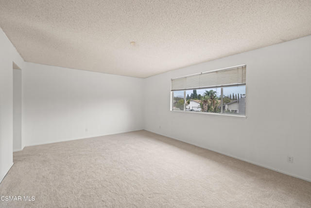 2385 N Justin Avenue, Simi Valley CA: https://media.crmls.org/mediaz/24e36a5e-2157-4572-85f1-3d5d03f245e2.jpg