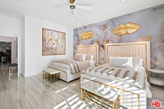 1083 E Circulo San Sorrento Road, Palm Springs CA: https://media.crmls.org/mediaz/24e3a72a-4025-49db-923f-16f3af27087b.jpg