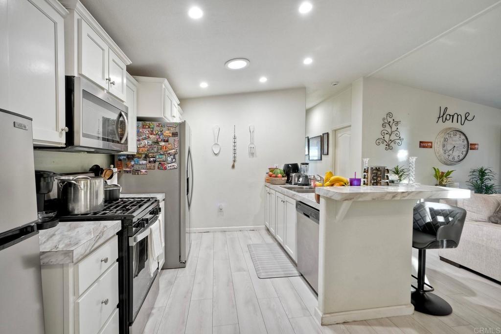 2700 E Valley Pkwy - photo 5