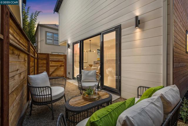 1270 64th St, Emeryville CA: https://media.crmls.org/mediaz/24e416cb-3fa6-48e1-b5cf-8f8e5221c4b1.jpg