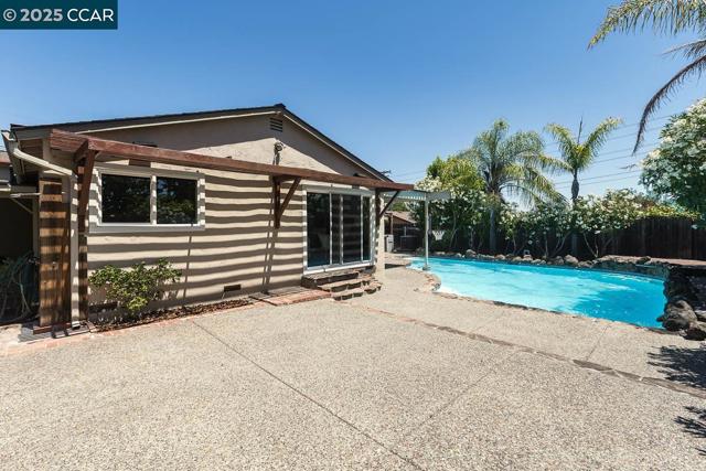 1736 Silverwood Dr, Martinez CA: https://media.crmls.org/mediaz/24e431de-7d10-410b-aace-464cf9ddb6d1.jpg
