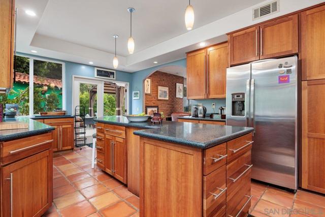 Image 15 of 50 For 2238 Oceanview Rd