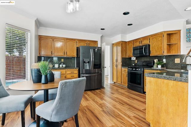20 Goldmeadow Ct, Brentwood CA: https://media.crmls.org/mediaz/24e5c2da-1266-4ef9-9b6e-9f643de62311.jpg