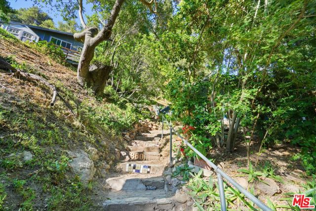 860 Old Topanga Canyon Road, Topanga CA: https://media.crmls.org/mediaz/24e5c852-22f4-4548-9931-2a0486dbb97e.jpg