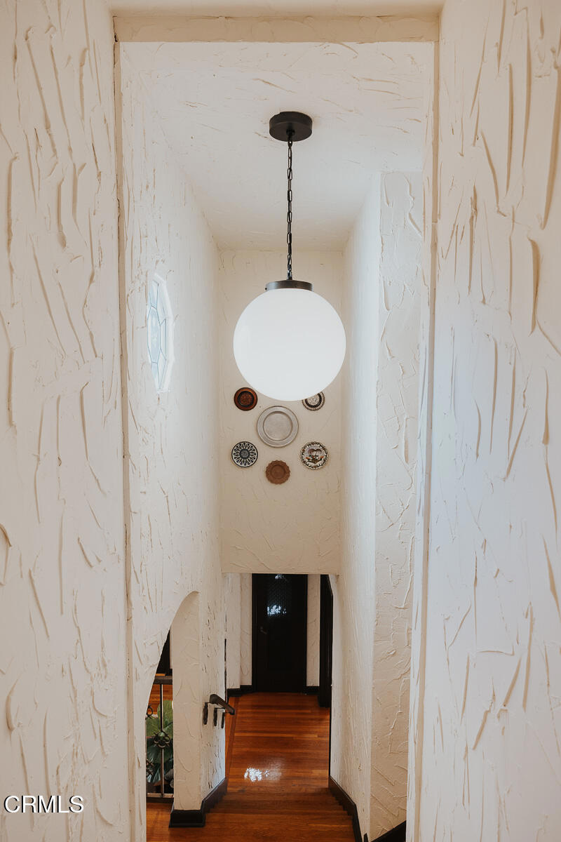 https://media.crmls.org/mediaz/24e5cf57-6122-4bc0-9b6d-384eb1186052.jpg?preset=X-Large