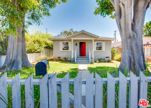 848 MARCO Place, Venice CA: https://media.crmls.org/mediaz/24e602e6-4279-40ae-a923-dfa9169ff780.jpg