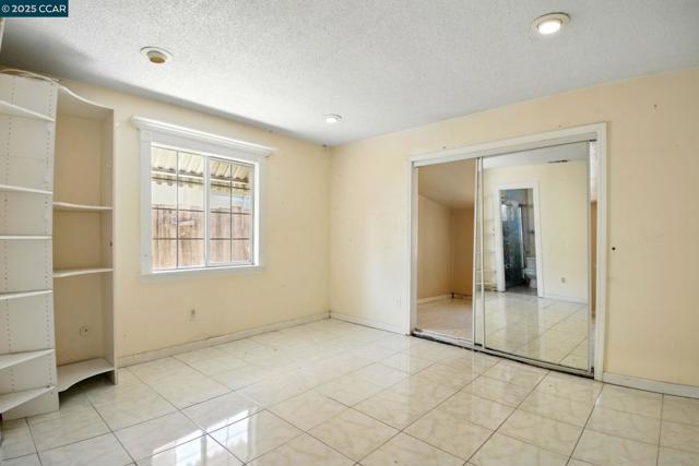 9121 Eaglepoint Ln, Stockton CA: https://media.crmls.org/mediaz/24e61deb-c7b6-4d02-85f4-b15c47682980.jpg