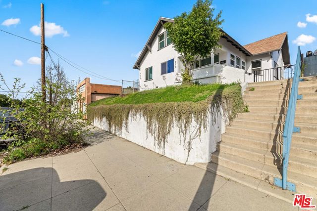 426 N Pacific Avenue, San Pedro CA: https://media.crmls.org/mediaz/24e63b63-dde7-429c-83c8-75366abf1136.jpg