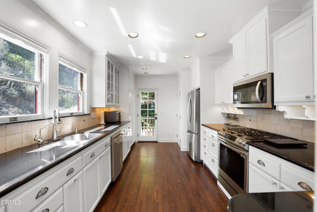 Detail Gallery Image 12 of 31 For 419 Brakey Rd, Ventura,  CA 93001 - 4 Beds | 3 Baths